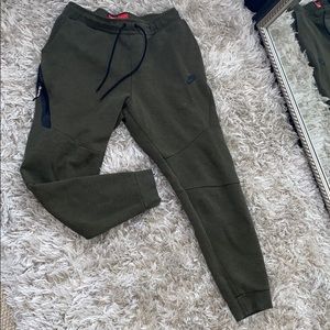 Army green thick Men’s nike joggers